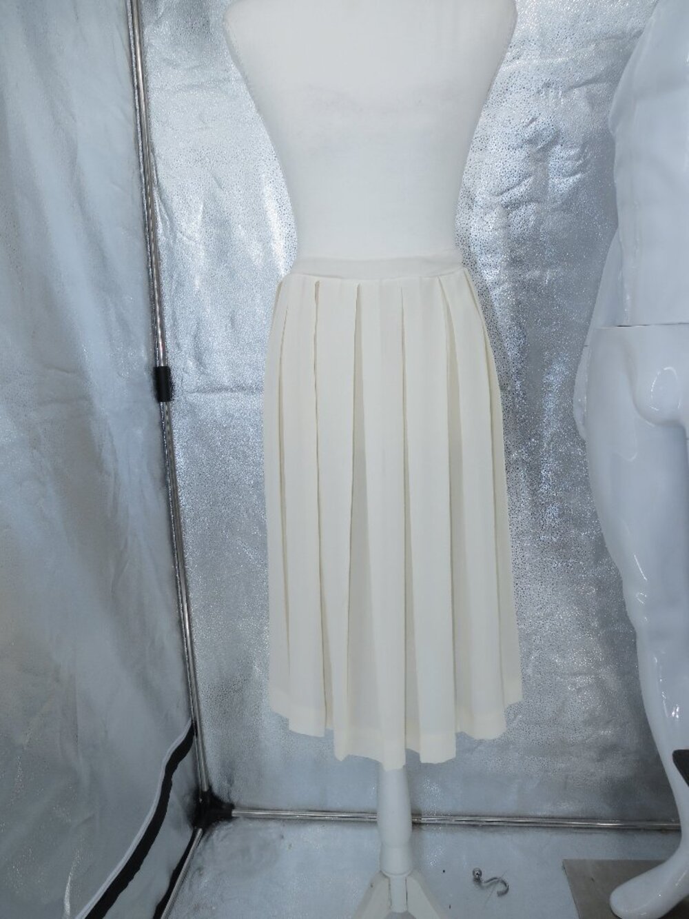 Vintage Pleated Midi Skirt Ivory Cream White Size 14 Knee Length Modest Preppy